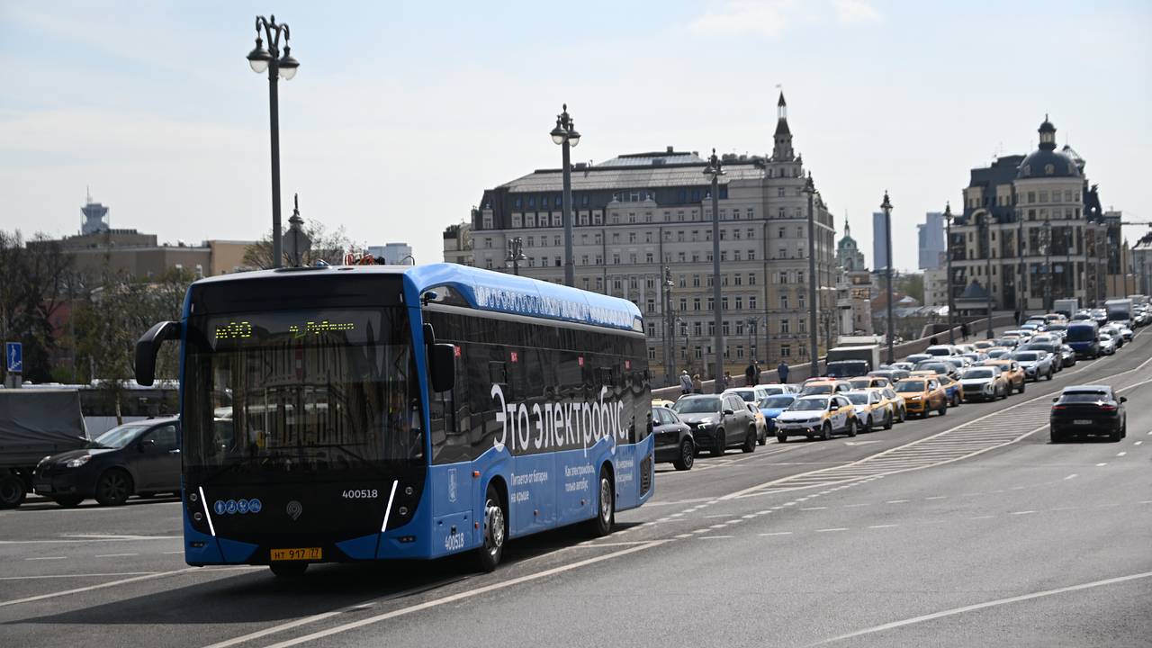 Москвичей призвали пересесть на городской транспорт