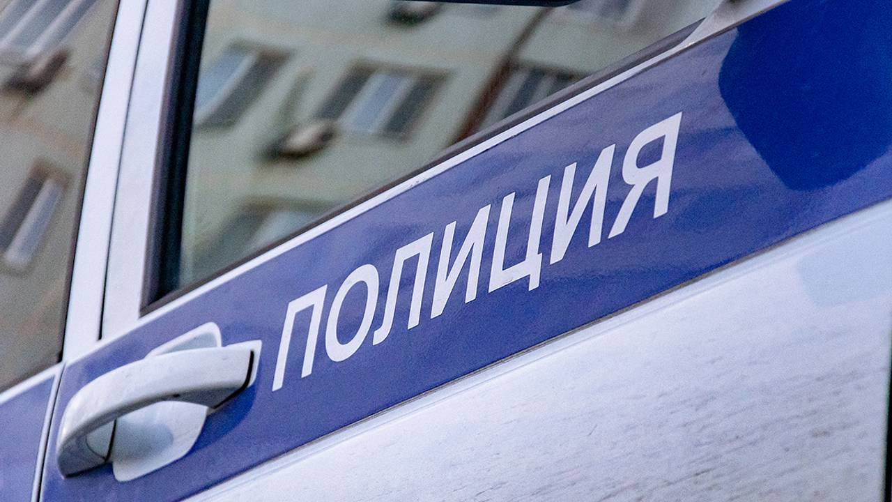 В центре российского поселка десятки подростков устроили массовую драку В центре российского поселка десятки подростков устроили массовую драку
