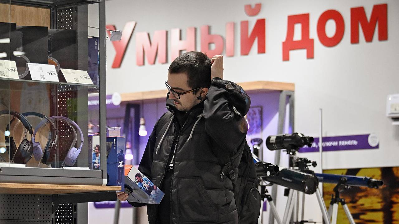 Потребительские настроения россиян упали до минимума за три с половиной года