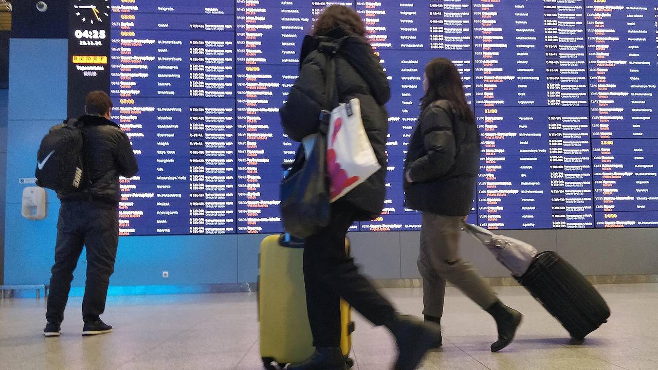 Россиян предупредили о массовых задержках самолетов из-за ограничений