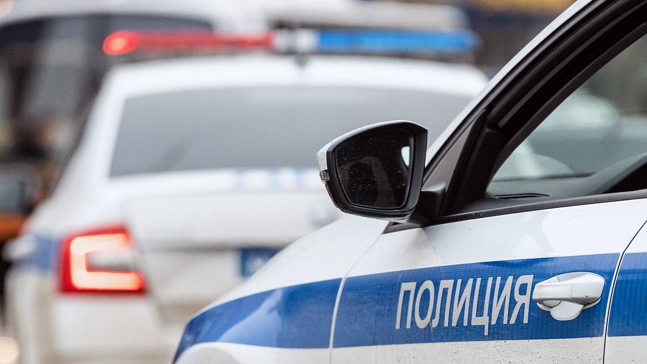 Российскую школьницу нашли на козырьке подъезда многоэтажки без признаков жизни