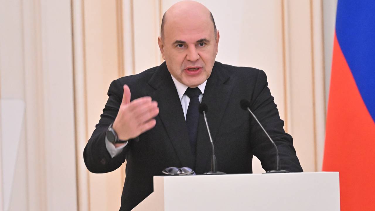 Мишустин утвердил решение о досрочном возвращении Минфина на валютный рынок