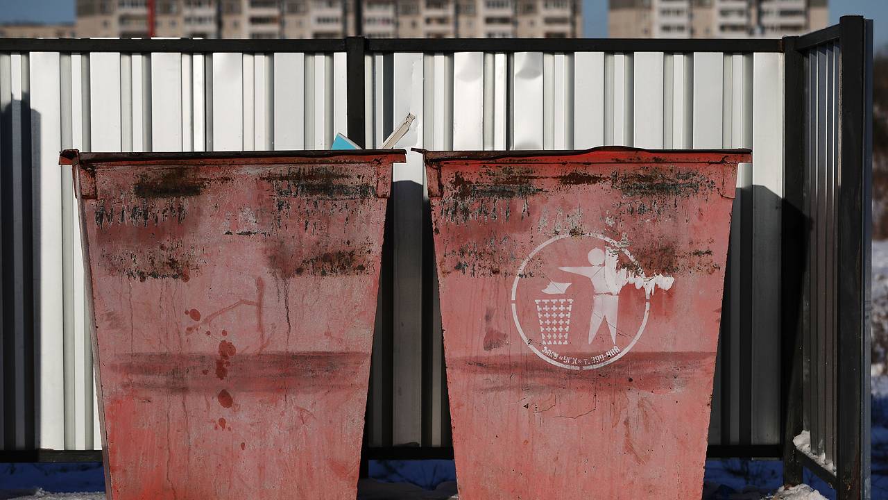 Россиян предупредили о штрафе за выброс некоторых отходов в контейнер