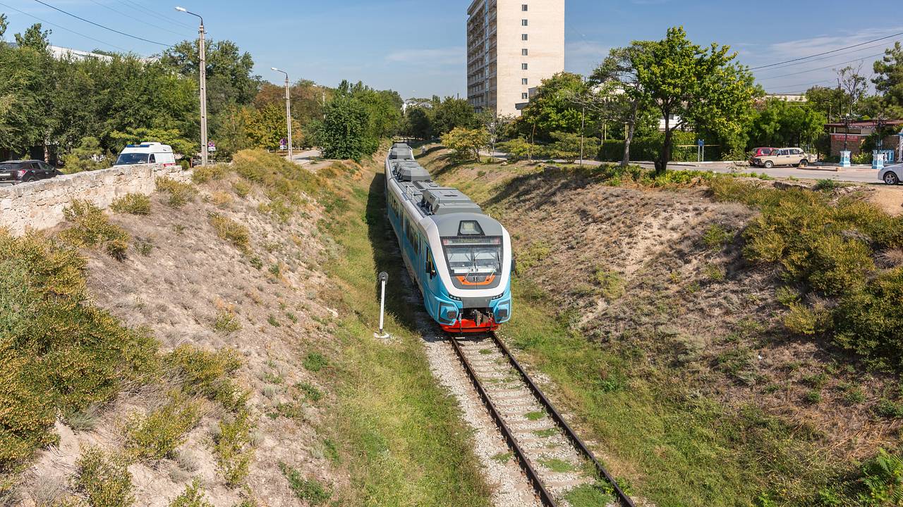 В России мертвого подростка нашли на крыше электрички