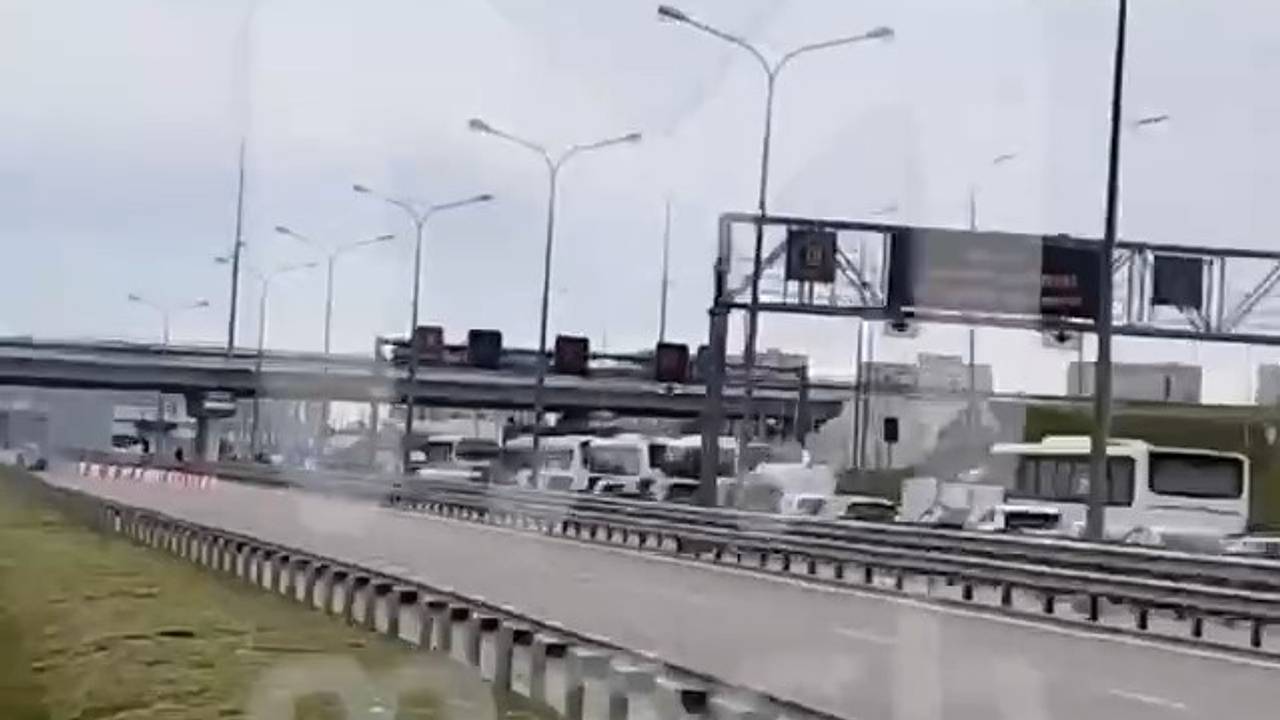 30-километровая пробка на Крымском мосту попала на видео