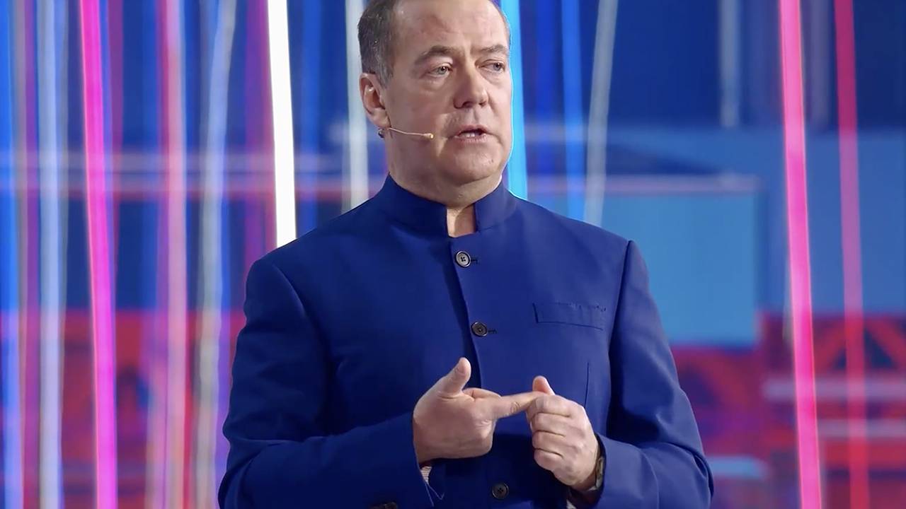 «Конфликт с Европой навсегда». Медведев перед молодежью высказался о завершении СВО и ядерном апокалипсисе «Конфликт с Европой навсегда». Медведев перед молодежью высказался о завершении СВО и ядерном апокалипсисе