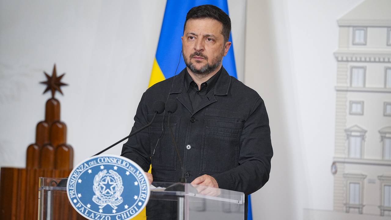 Журналист напомнил Зеленскому о «кормящей его руке» после его слов о Вэнсе