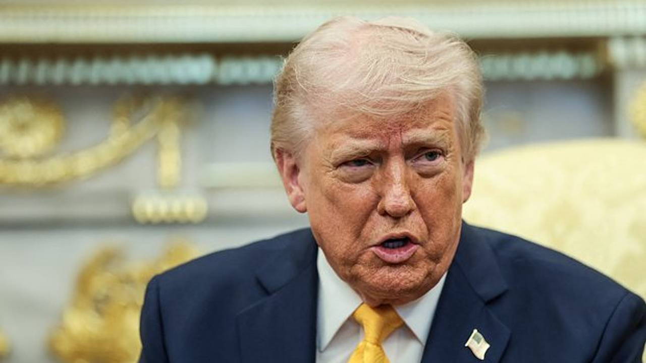 Трампа атаковала «злая» пчела