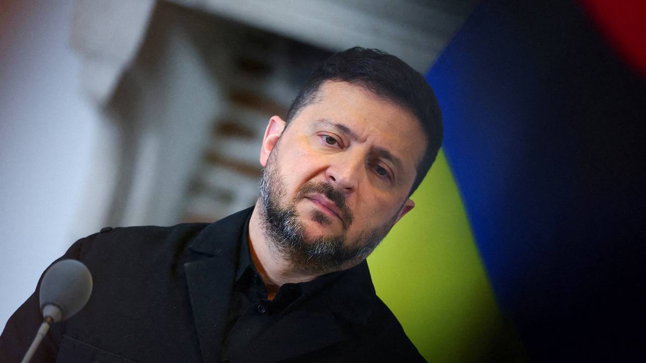 Зеленский ввел санкции против своего бывшего сотрудника
