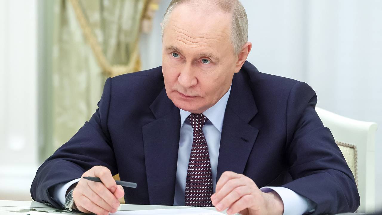 Песков прокомментировал слова Путина о зацикливании на запретах