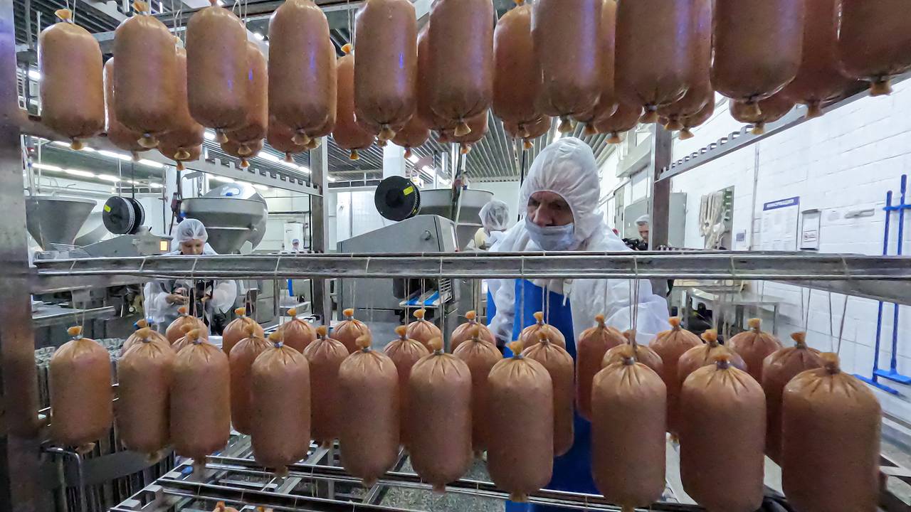 Пищевой технолог развеяла миф о туалетной бумаге в колбасе