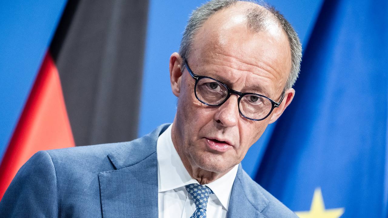 Мерц резко ответил на вопрос больной раком женщины Мерц резко ответил на вопрос больной раком женщины