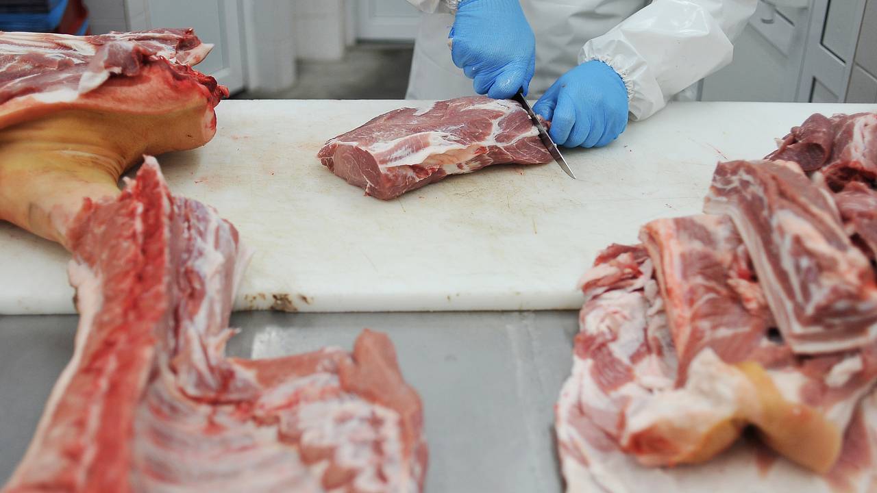 Снижение цен на популярный в России вид мяса объяснили
