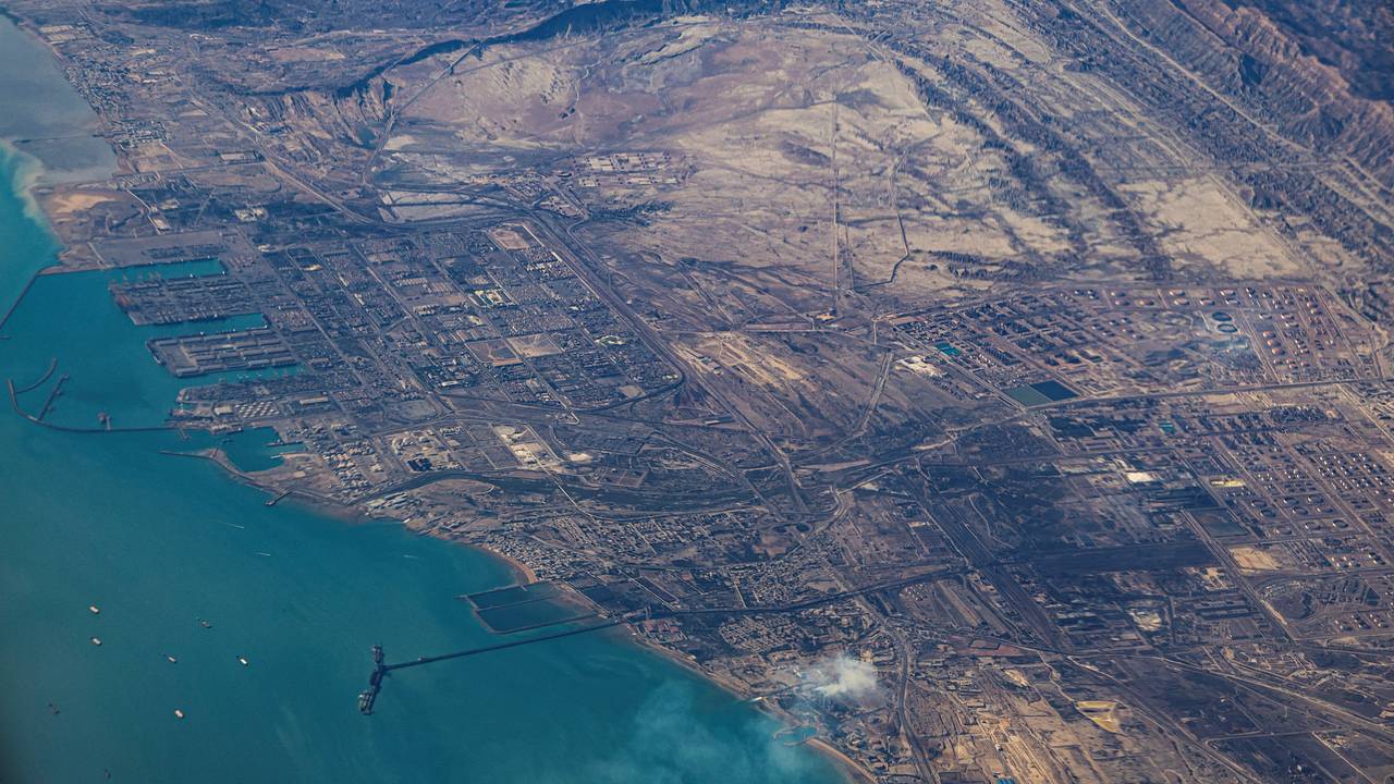 В ОАЭ заявили о пожаре на нефтяном комплексе из-за удара БПЛА