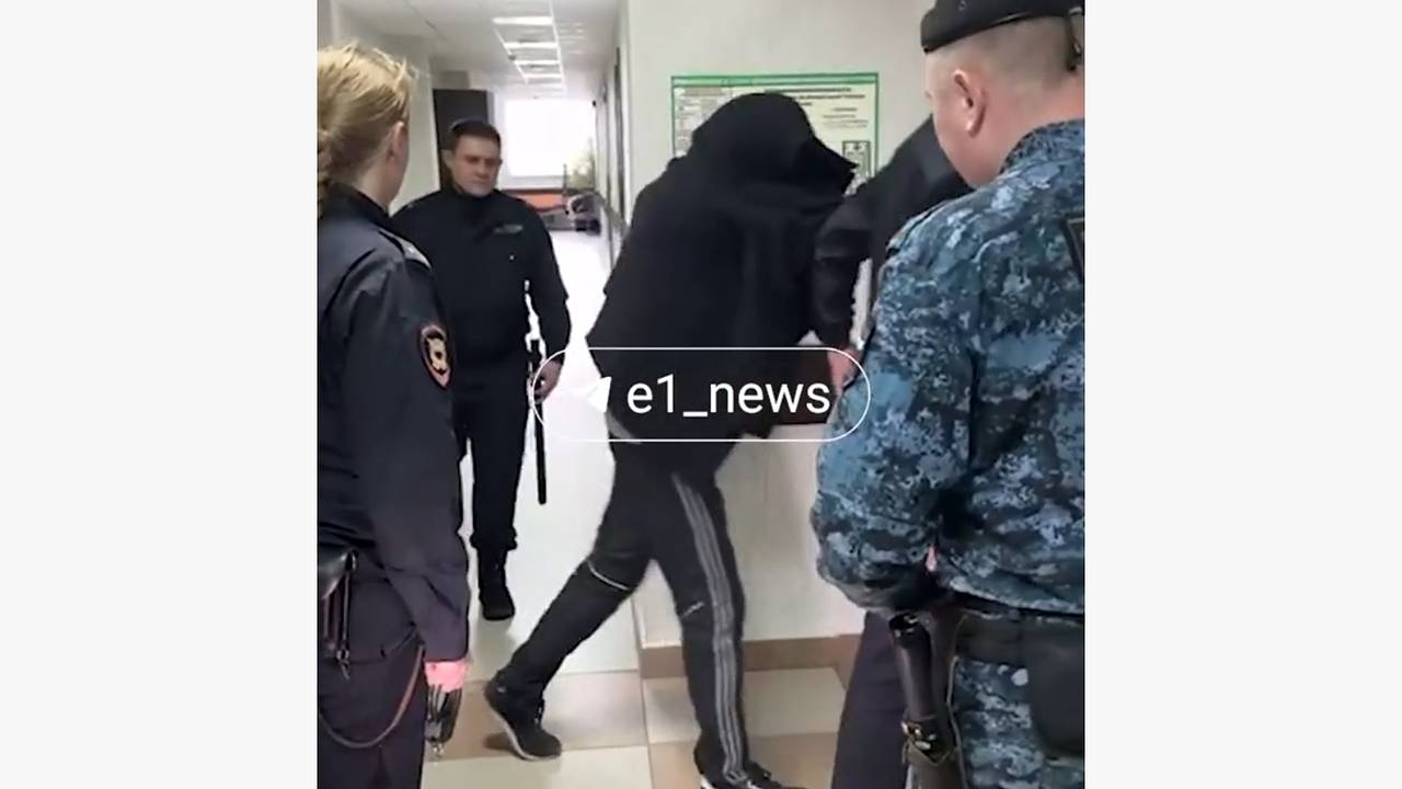 Обливший многодетную мать кислотой киллер ушел на СВО