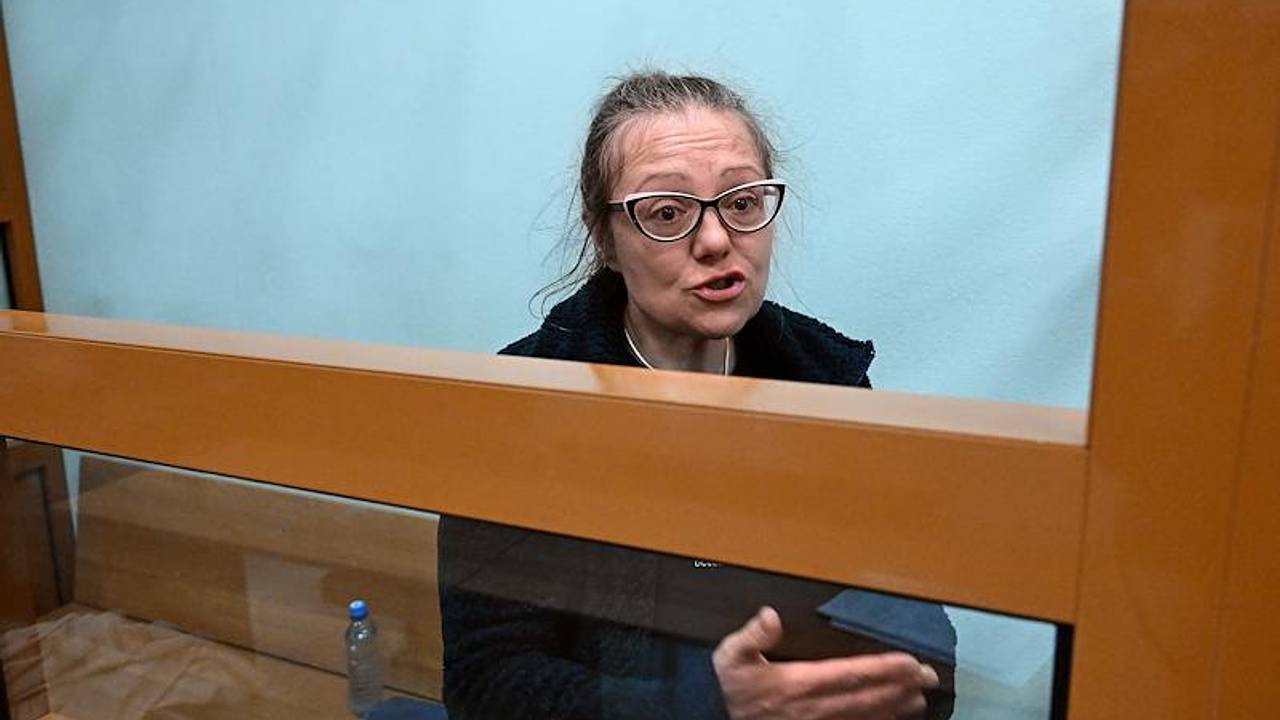 Посудомойщица назвала философским трепом происходившее на встречах с российскими кадетами
