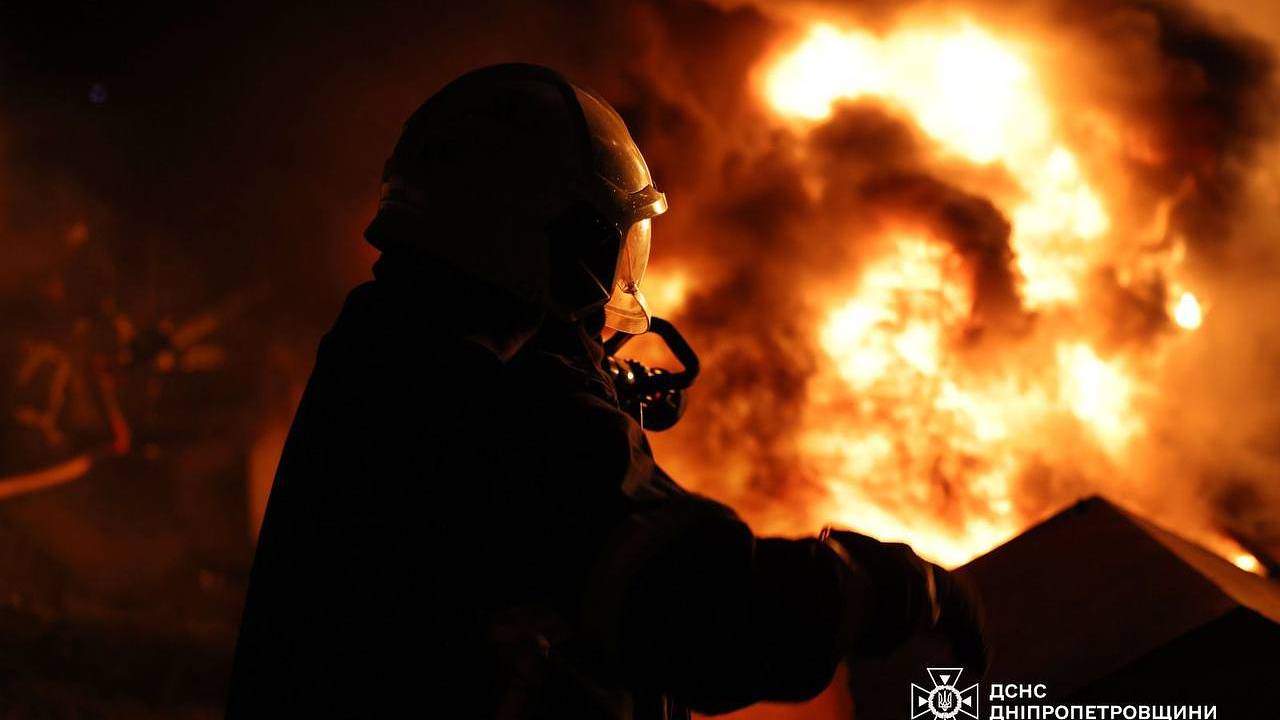 Россия нанесла удар возмездия по Украине. В Одессе масштабный пожар, тысячи потребителей остались без газа, логистика ВСУ нарушена
