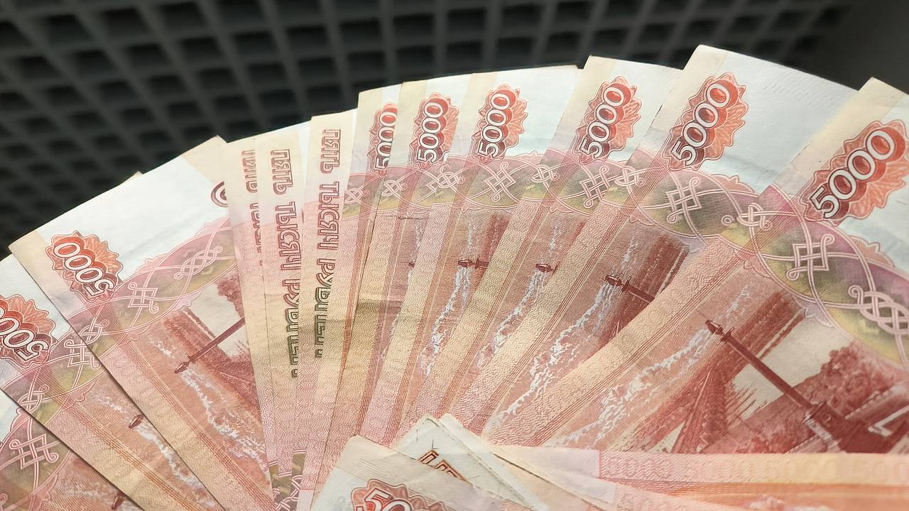 Россиян предупредили об окладах ниже минимального размера оплаты труда