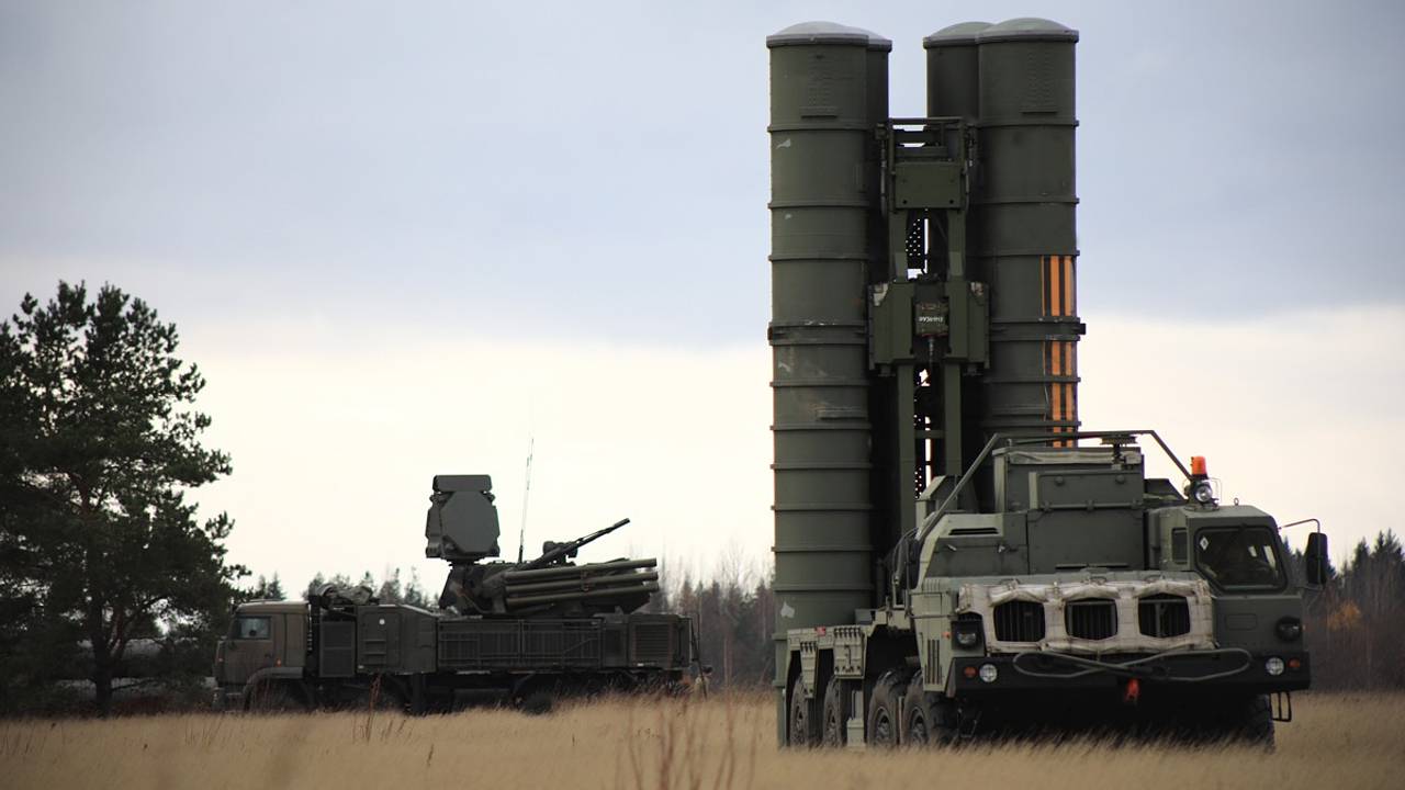ВСУ выпустили в сторону России сотни беспилотников и управляемые авиабомбы