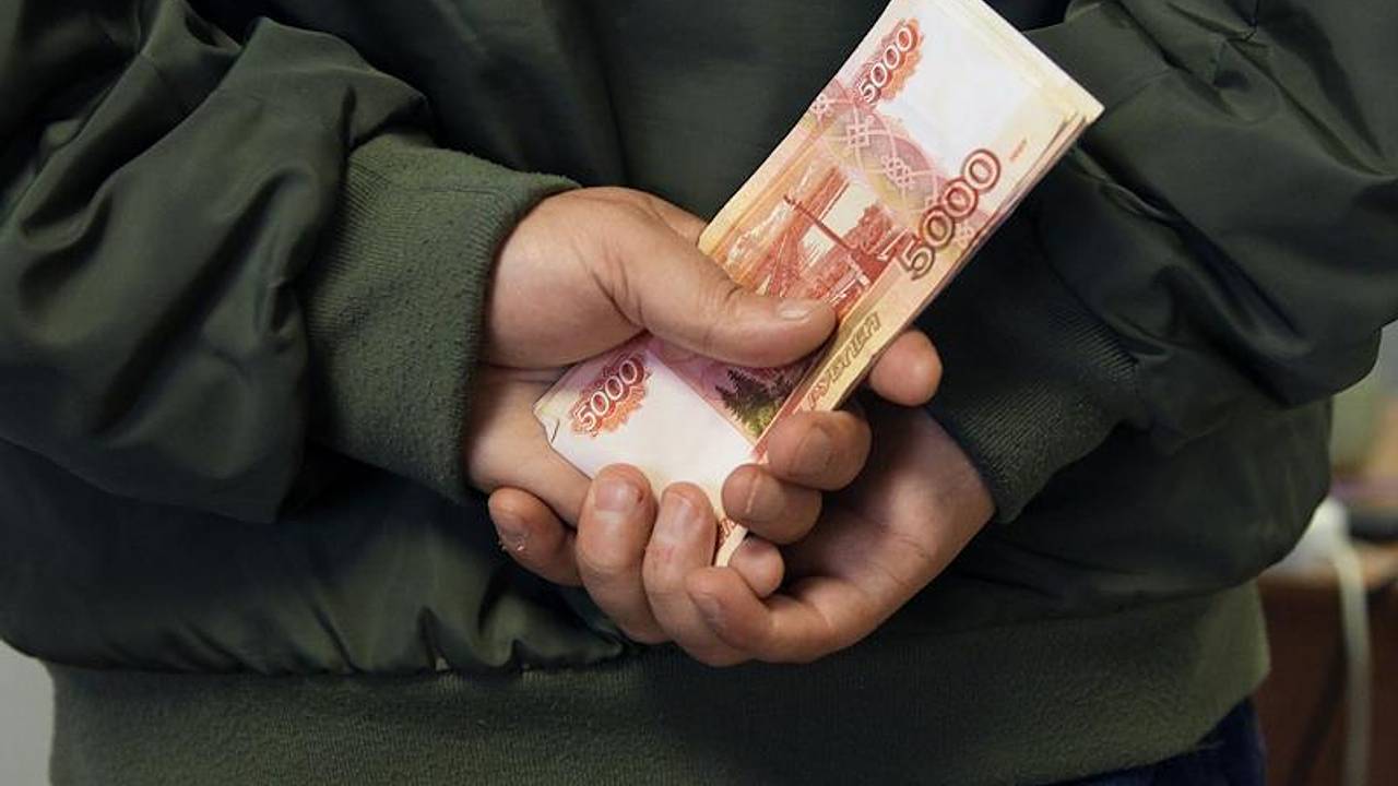 Российский полицейский торговал уголовными делами и наказывал невиновных