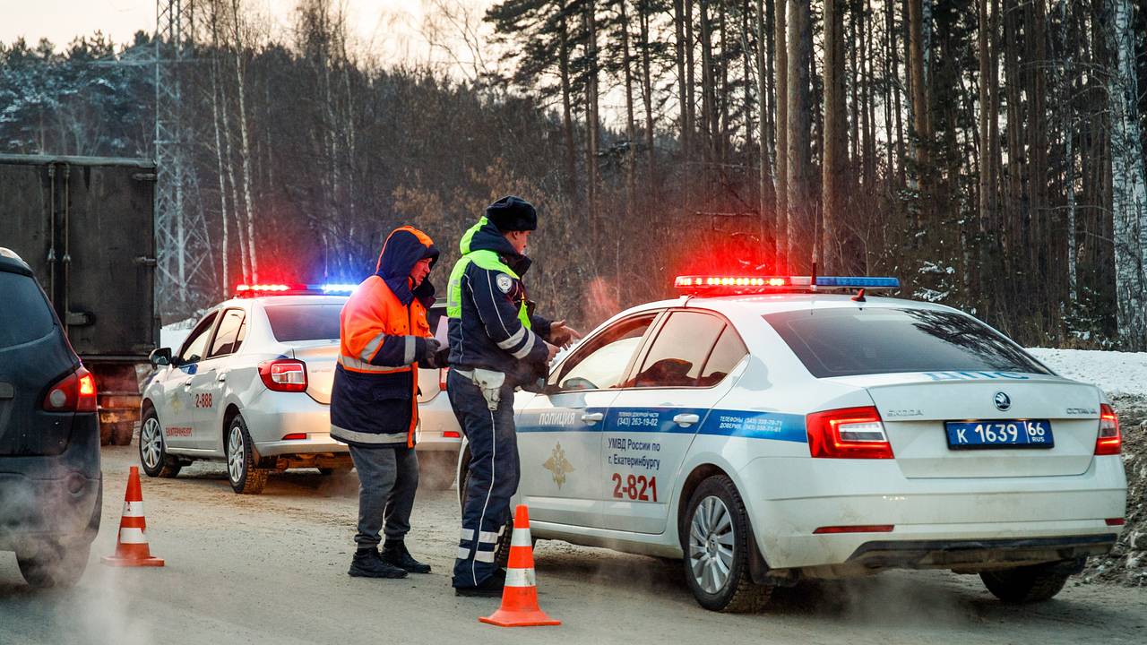 В российском регионе перевернулся автобус с 18 пассажирами