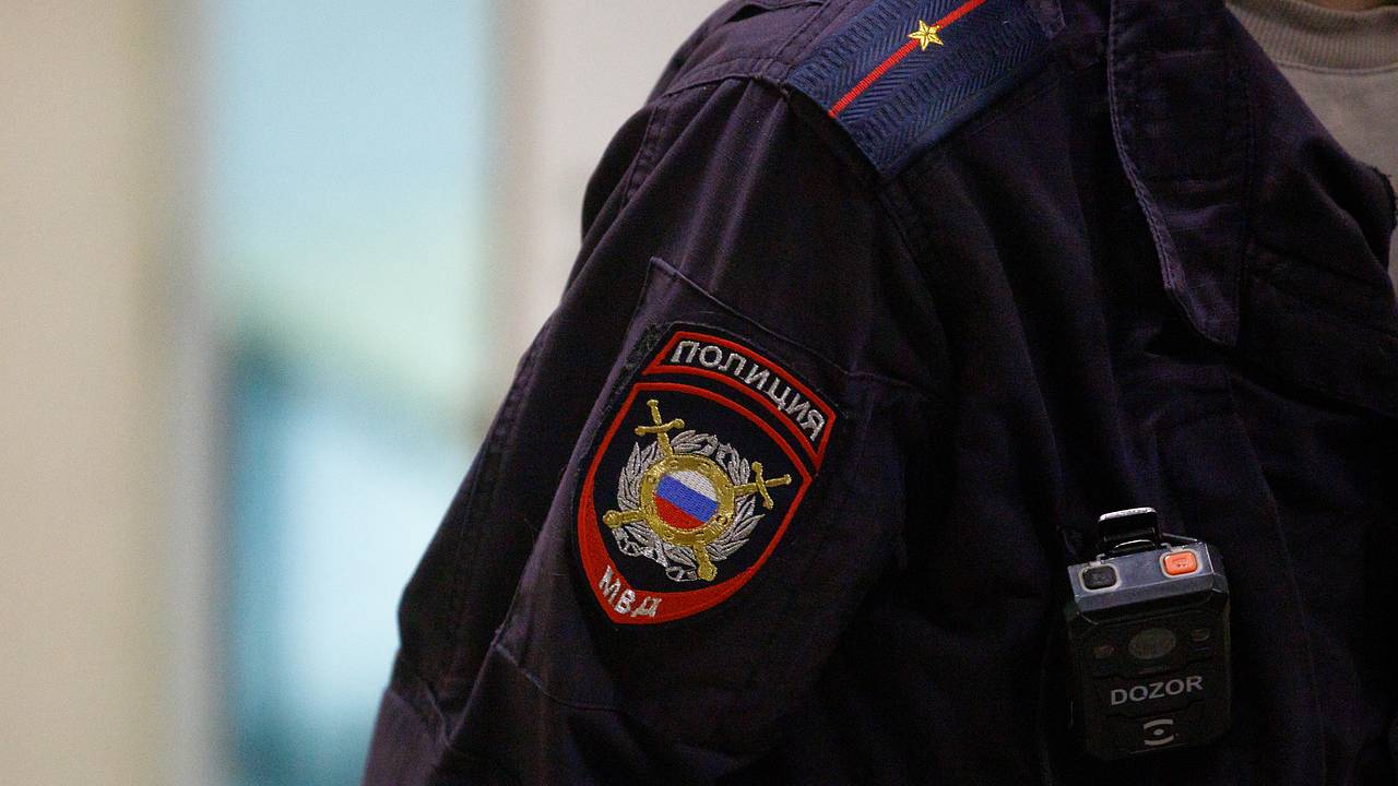 Мужчину пырнули ножом в живот на улице в Москве