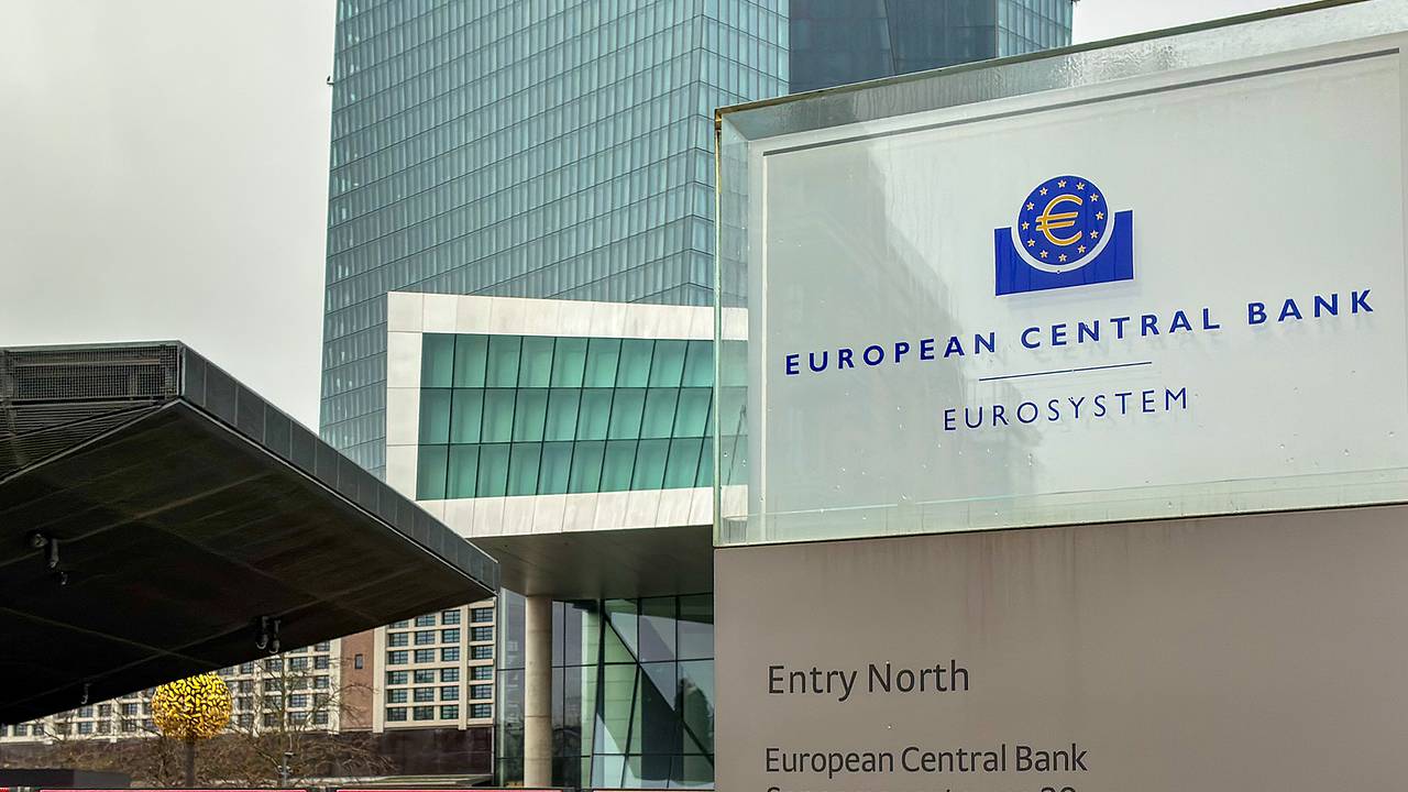 Европейский банк частично продаст свой российский бизнес