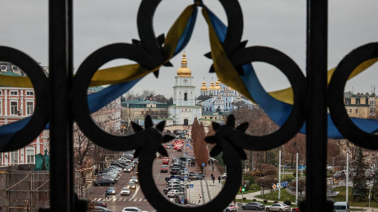 Граничащая с Россией страна ответила на призыв эвакуировать дипломатов из Киева