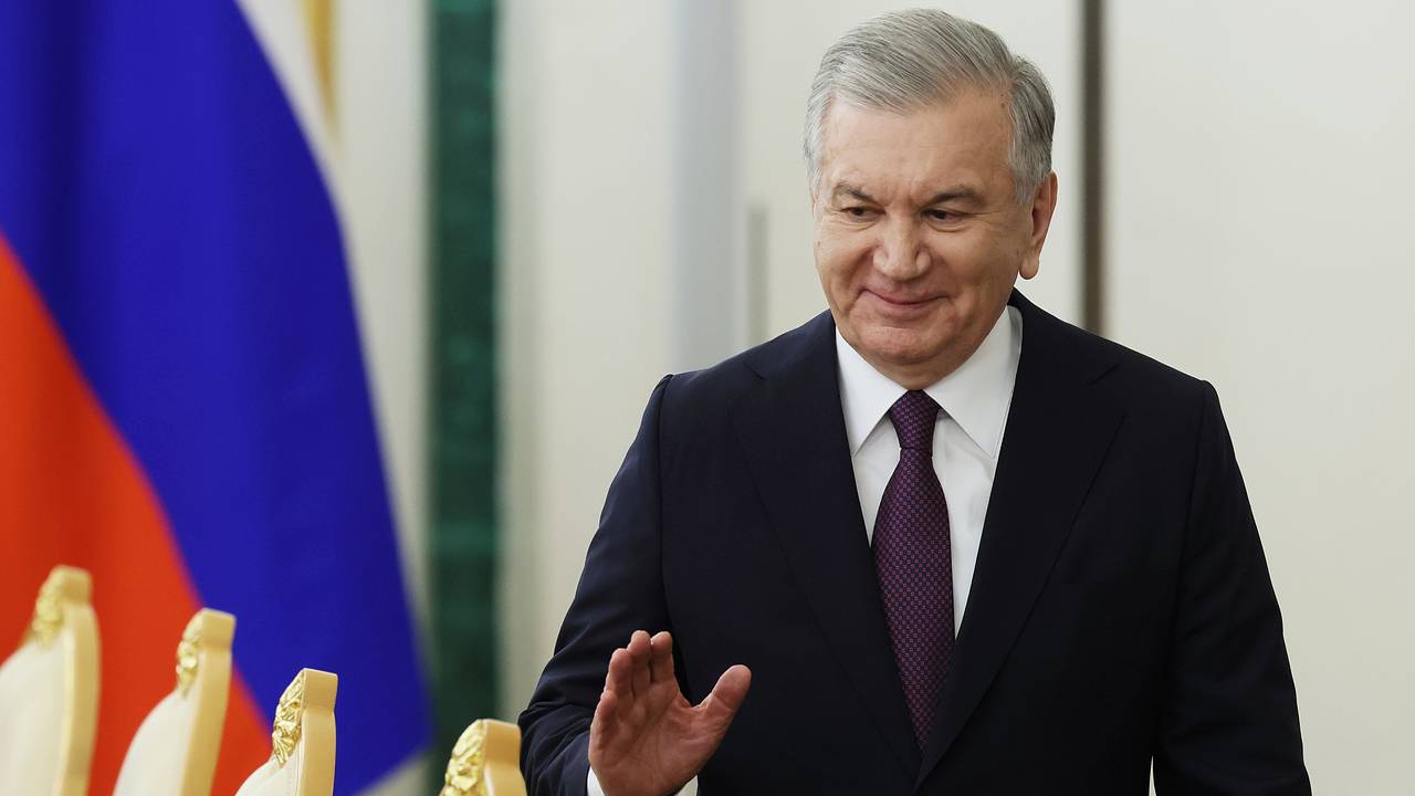 Еще один дружественный России лидер пропустит Парад Победы в Москве