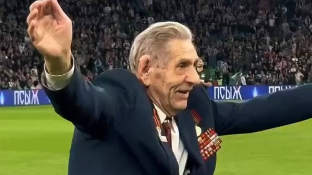 99-летний ветеран вышел на поле на финале Кубка России и «дал жару»