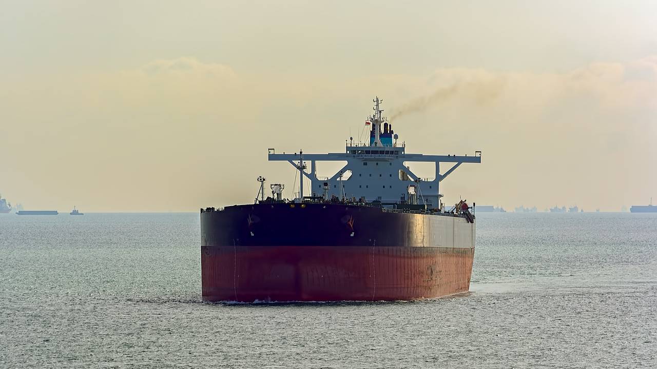 ВМС Ирана захватили нефтяной танкер