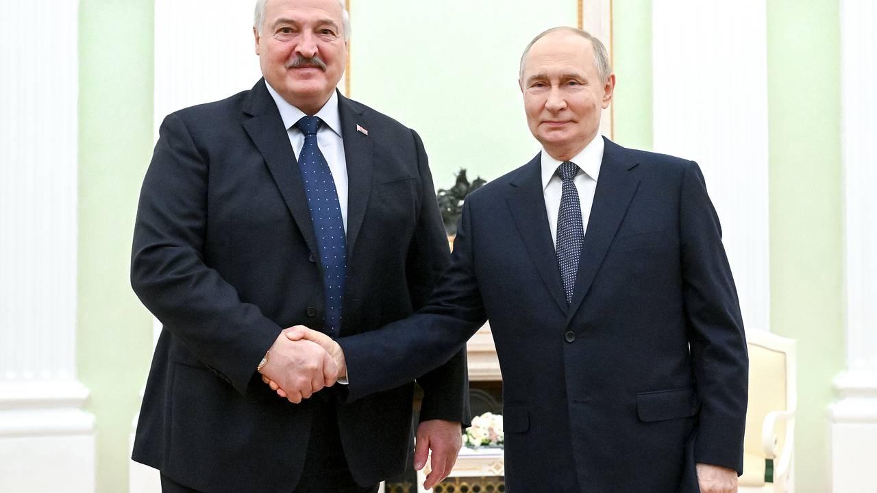 Песков анонсировал беседу Путина с приехавшим в Москву президентом