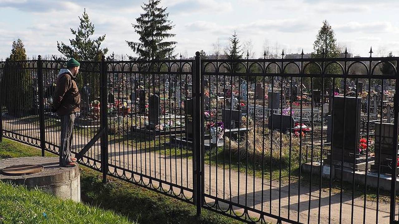 В Москве ритуальщики отказались хоронить 97-летнюю труженицу тыла в семейной могиле