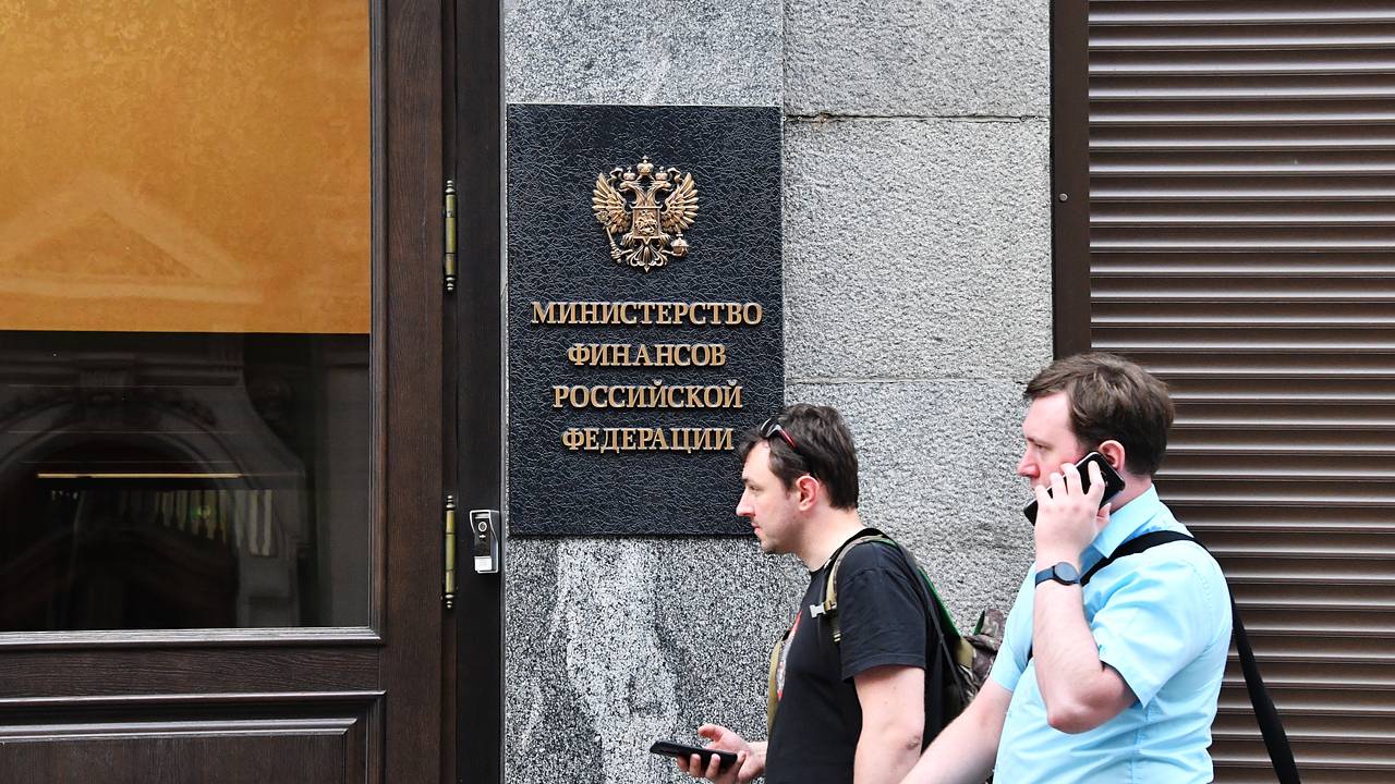 Дефицит федерального бюджета вырос за год вдвое Дефицит федерального бюджета вырос за год вдвое