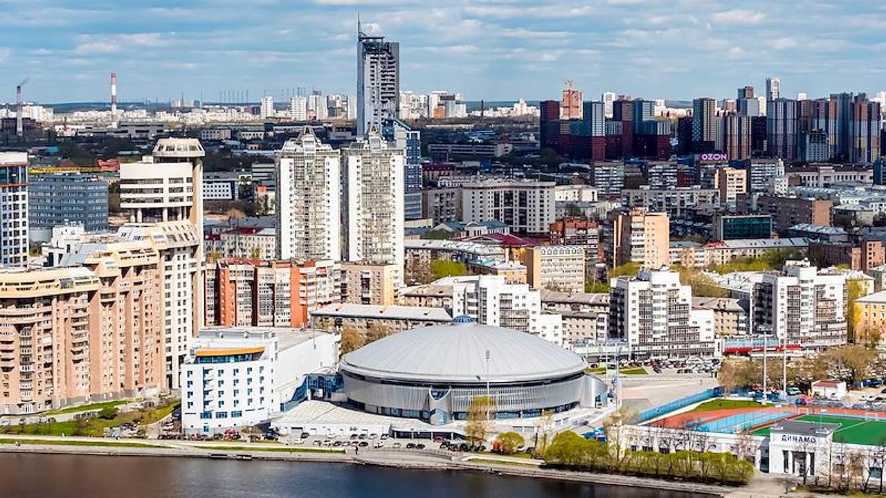 Здание в российском городе решили прикрыть Сталиным