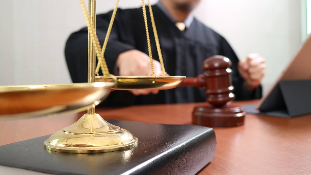 Шесть миллионов рублей за рельсы подвели начальника РЖД под суд