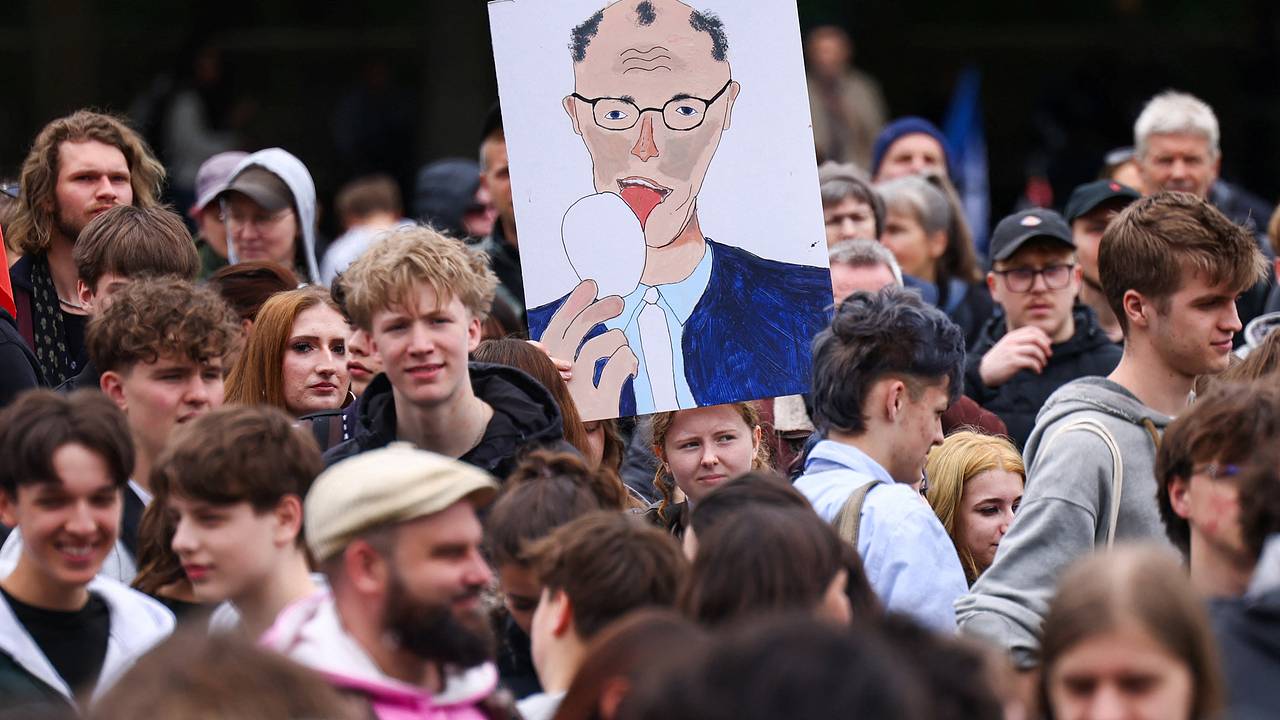 Немецкие школьники захотели отправить Мерца на фронт