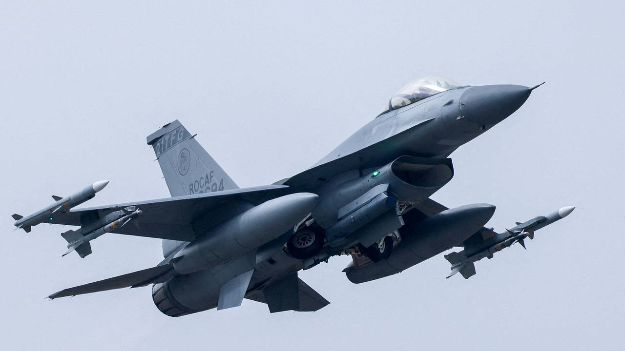 Европейская страна пообещала передать Украине 53 истребителя F-16
