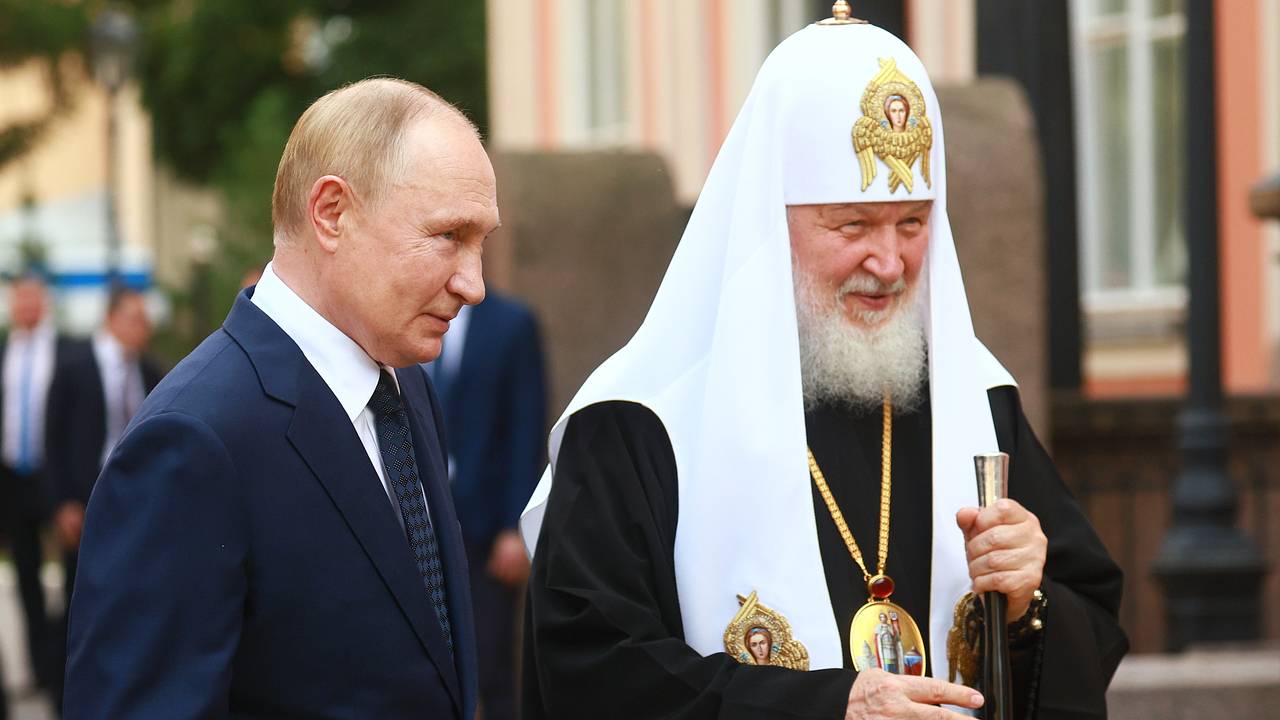 Путин поздравил патриарха Кирилла с Днем Победы