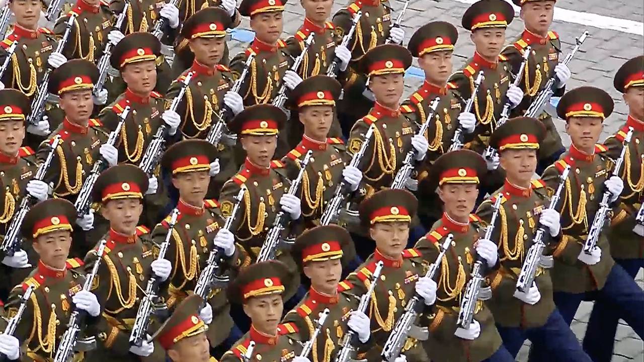 Бойцы КНДР впервые приняли участие в параде Победы