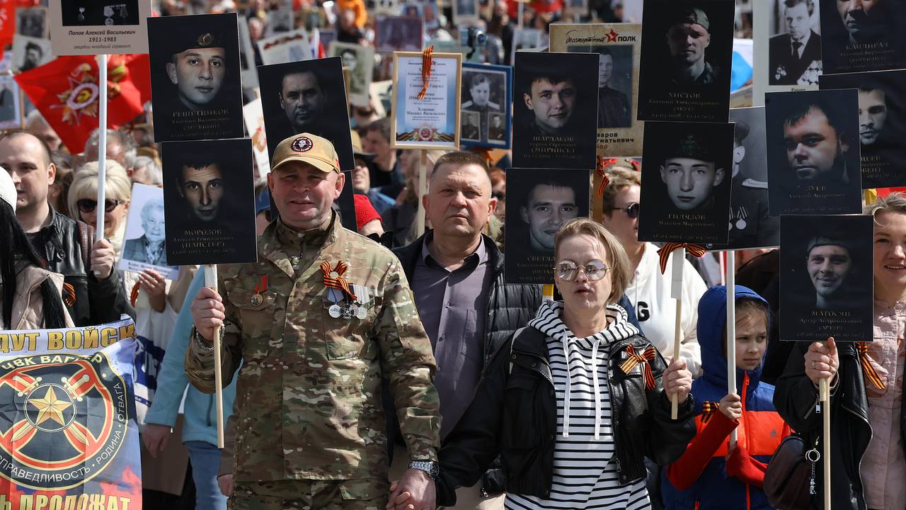 Вагнеровцы прошли в колонне «Бессмертного полка» с портретом Евгения Пригожина