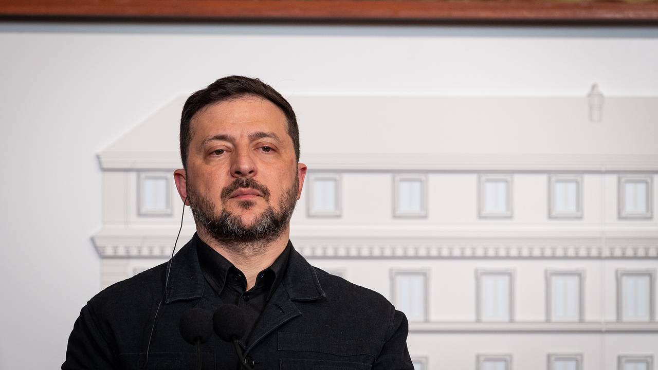 Зеленского предупредили о последствиях указа о параде в Москве