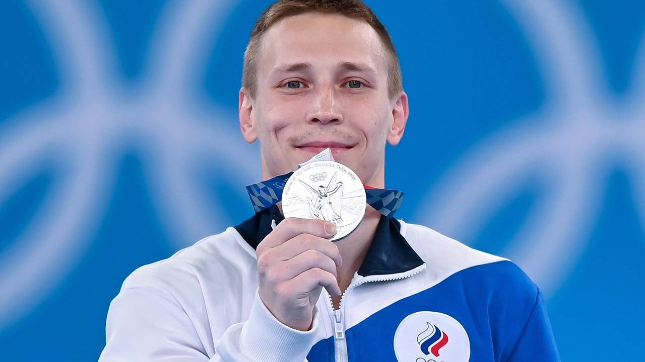 Олимпийский чемпион опроверг продажу своих медалей