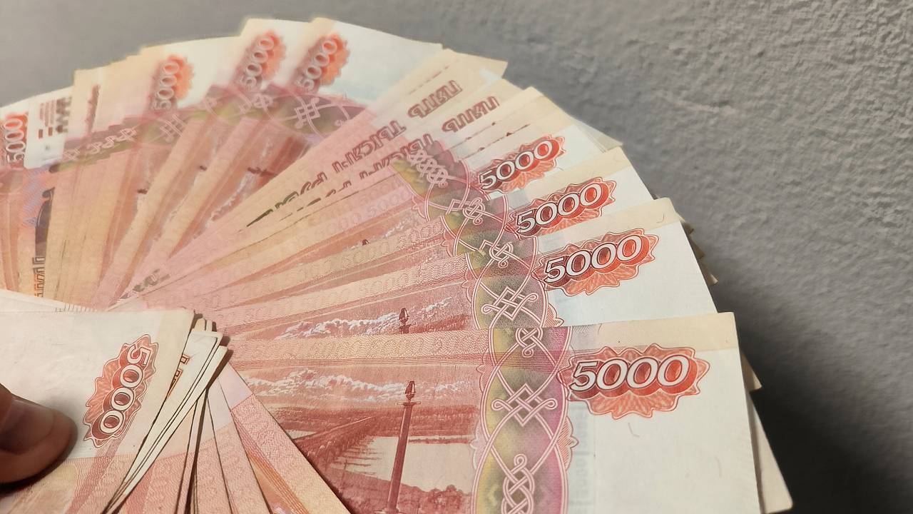 Россиянам назвали причины не хранить наличные дома
