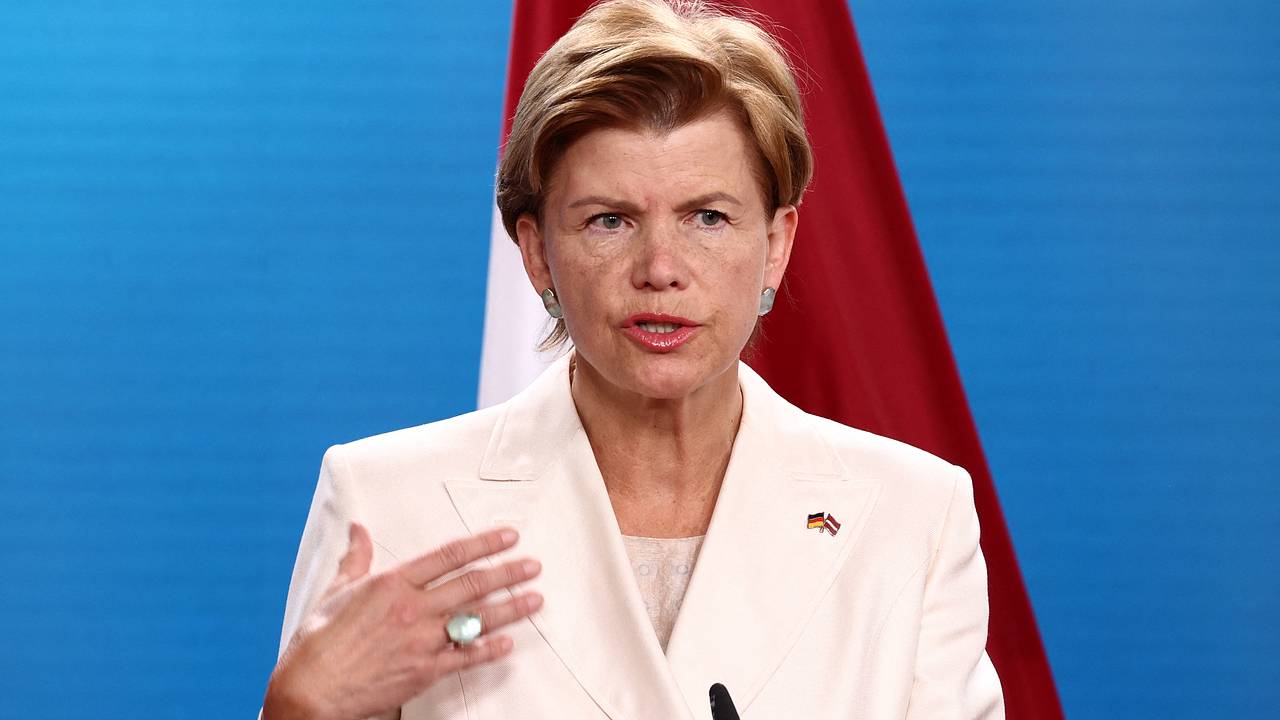 Глава МИД Латвии увильнула от ответа на острый вопрос об армии США