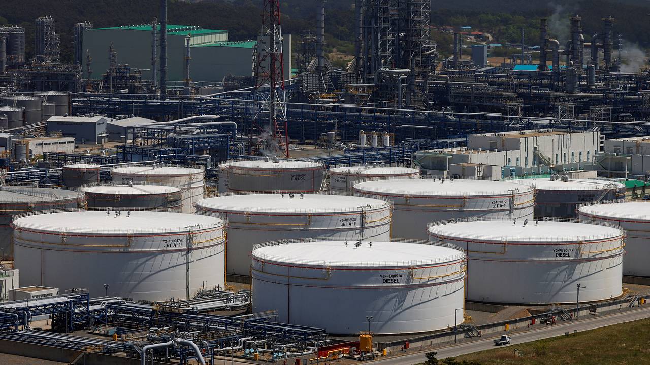 Мировые запасы нефти рекордно истощились из-за войны в Иране