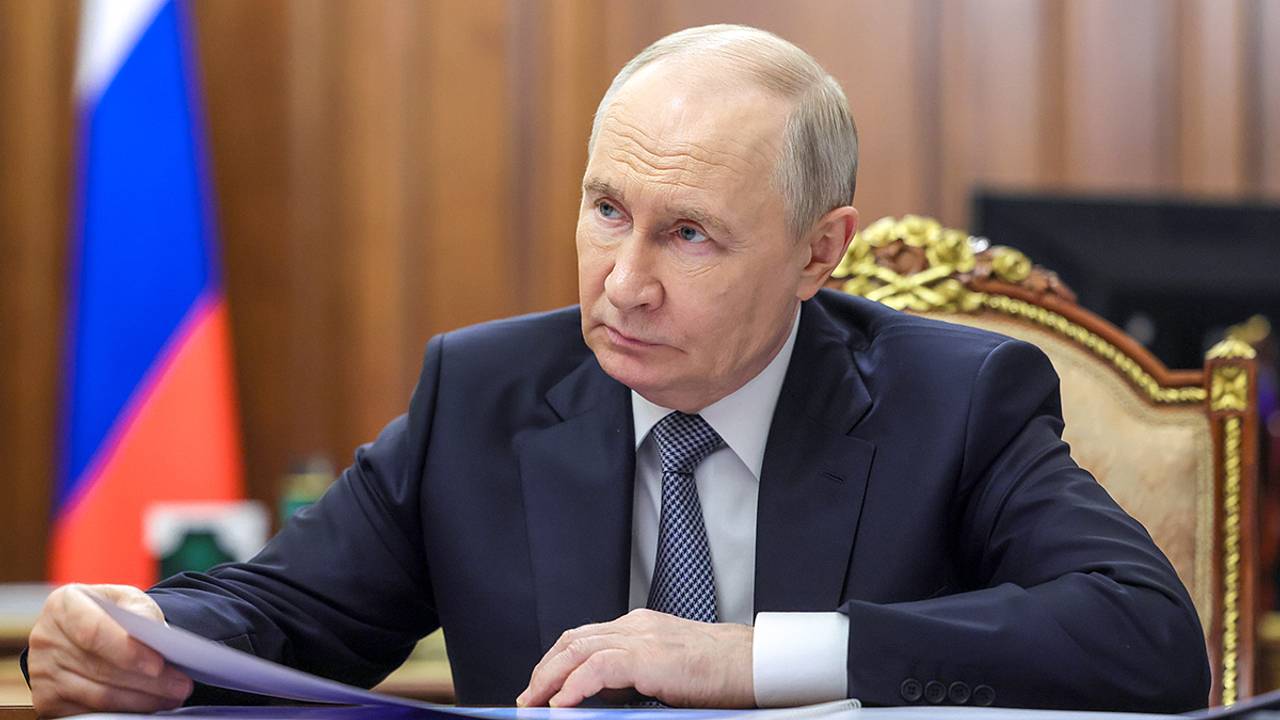 Путин принял отставку губернатора приграничного российского региона