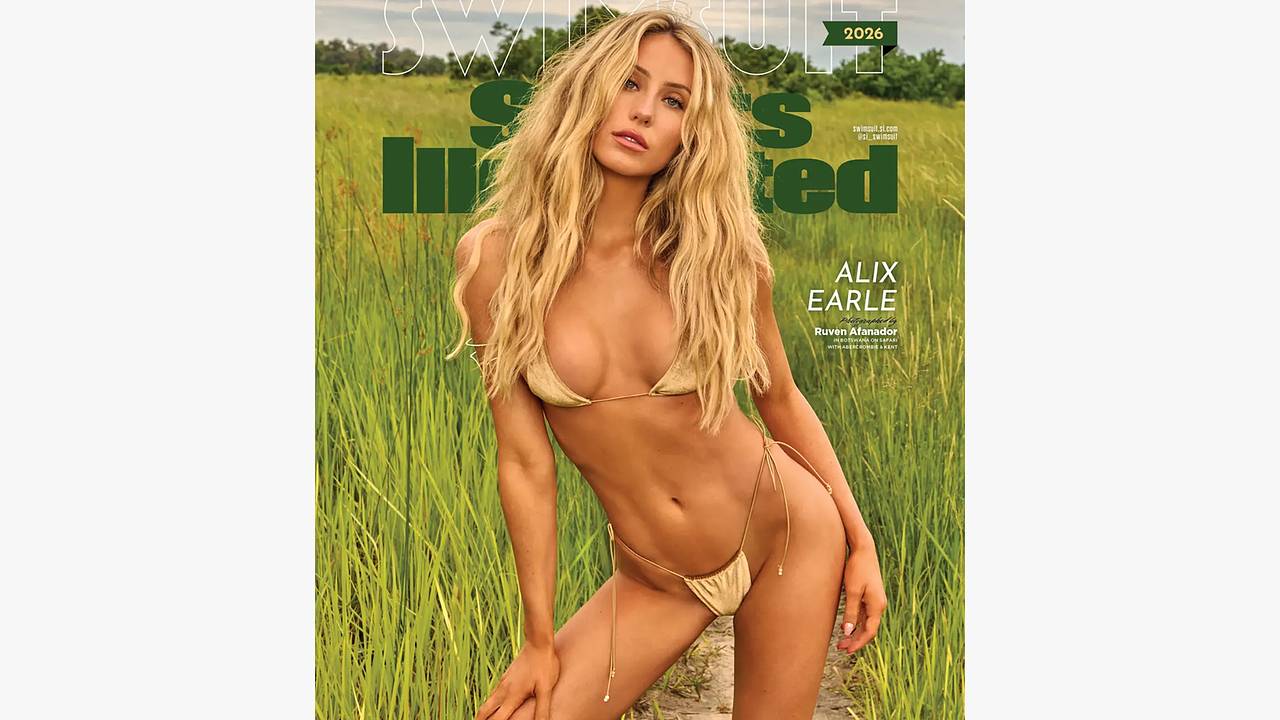 Телезвезда в микробикини снялась для Sports Illustrated