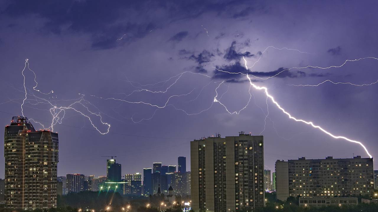 На Москву обрушатся грозы