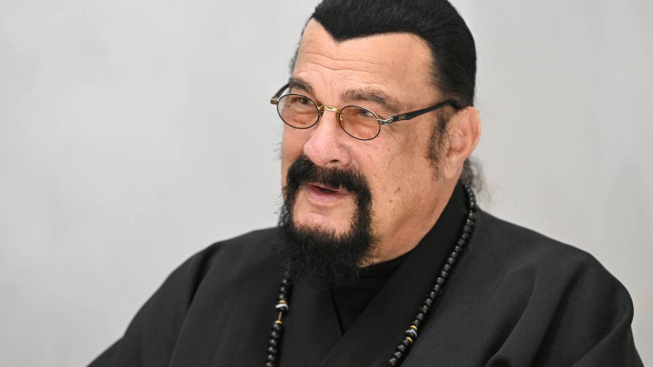 Стивен Сигал сделал многомиллионную скидку на особняк на Рублевке Стивен Сигал сделал многомиллионную скидку на особняк на Рублевке
